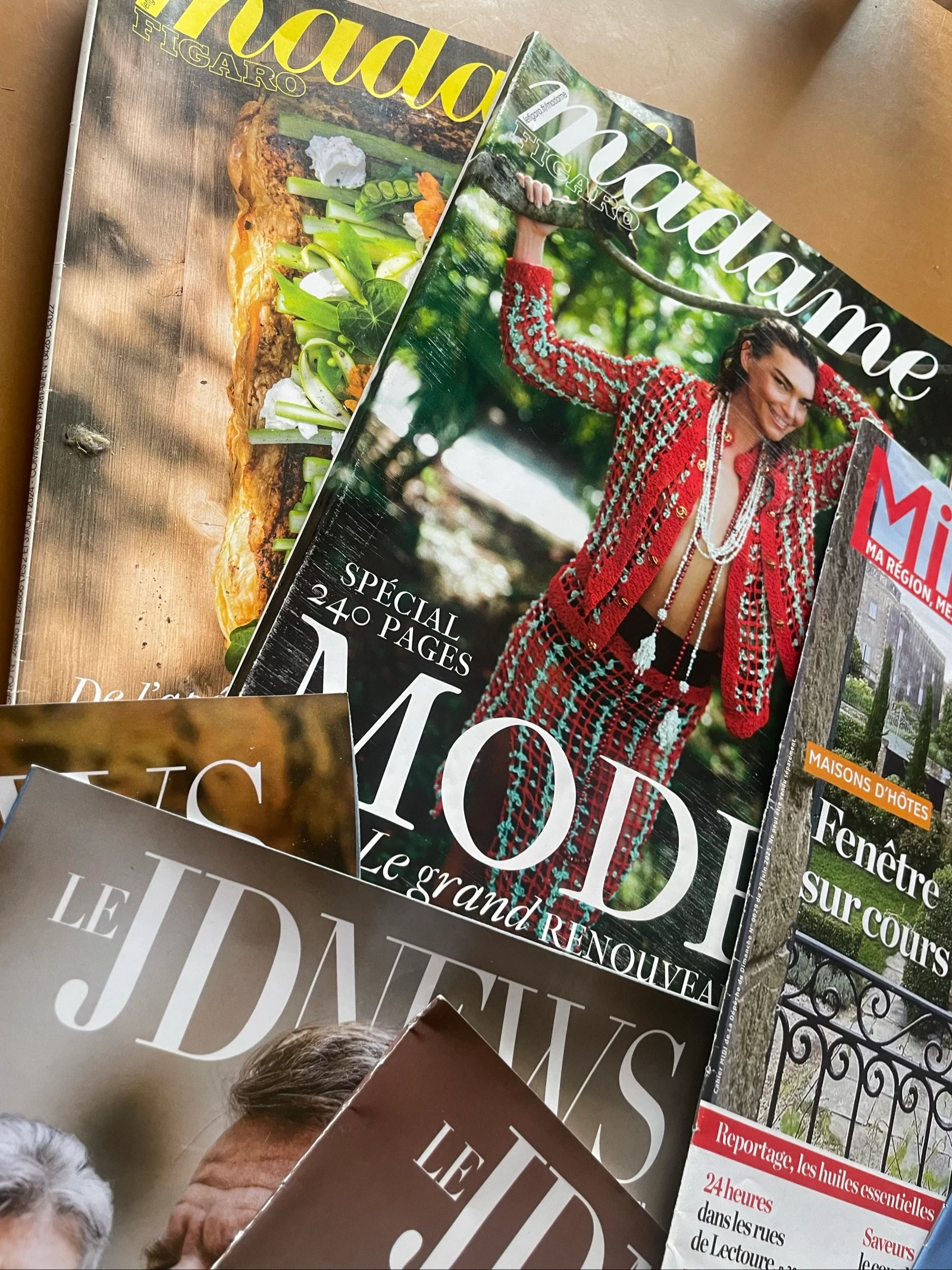 10 magazines  – photo 5